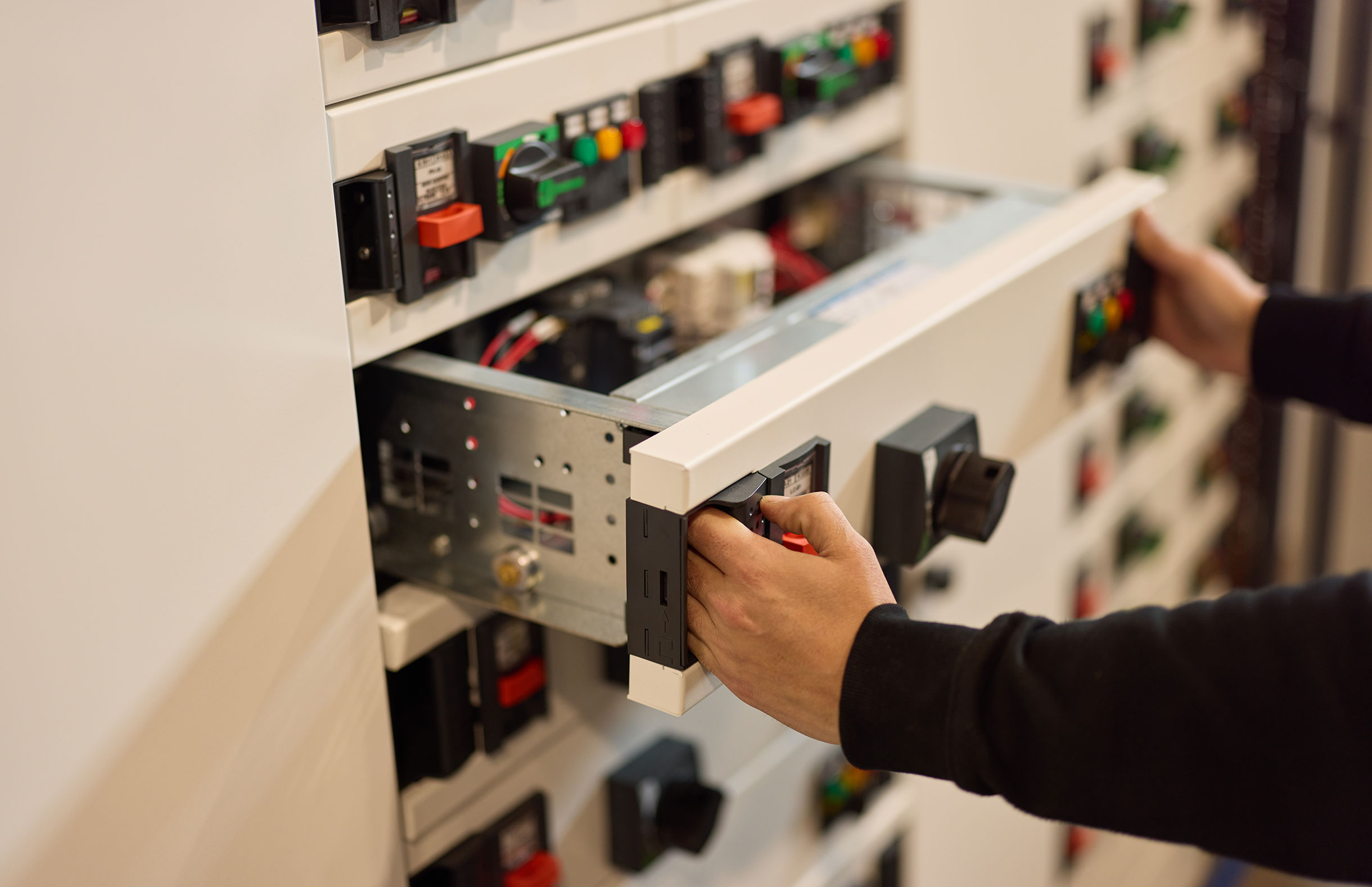 LV switchgear retrofit and refurbishment services including ACB and MCCB upgrades in UAE