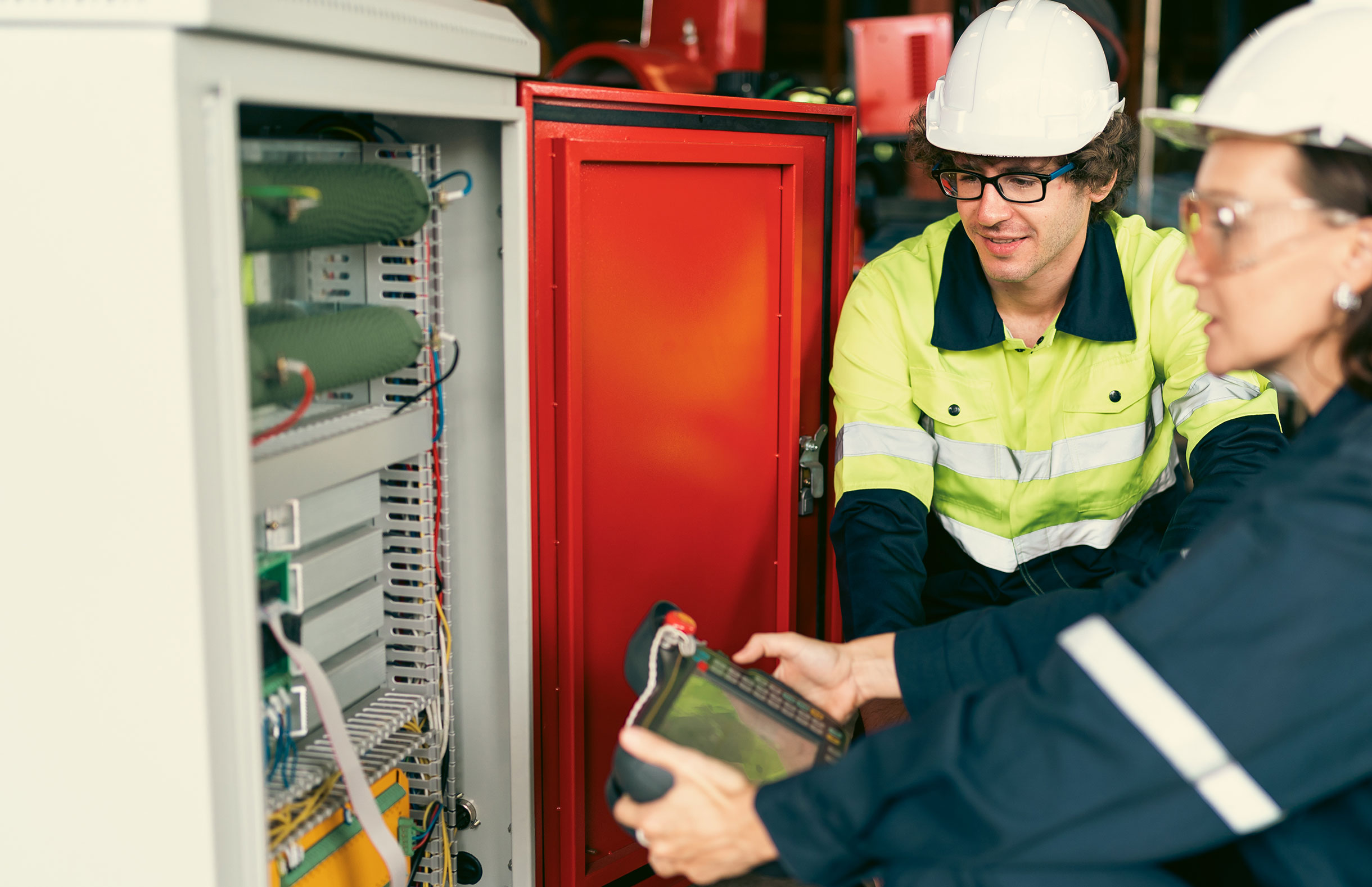 Annual maintenance contract services for electrical systems in UAE by Costech